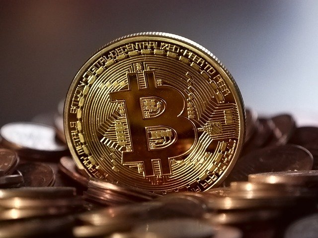 Bitcoin es comúnmente la primera forma de hacer uso de blockchain.